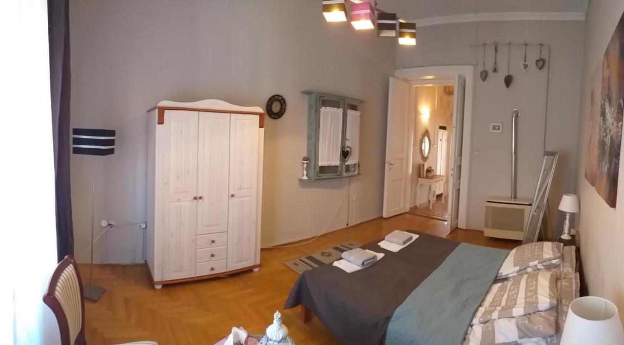 Apartment Belvarosi Vintage A Setaloutcan *
