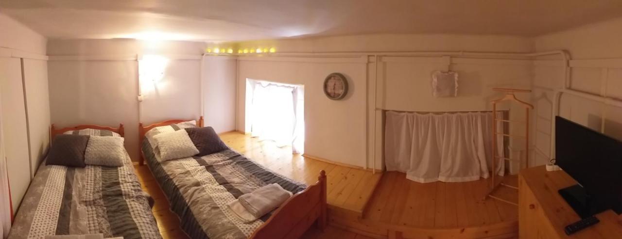 Belvarosi Vintage A Setaloutcan Apartment *