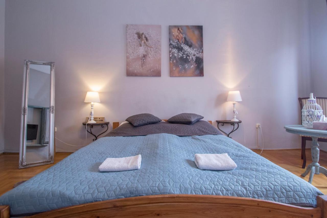 Belvarosi Vintage A Setaloutcan Apartament