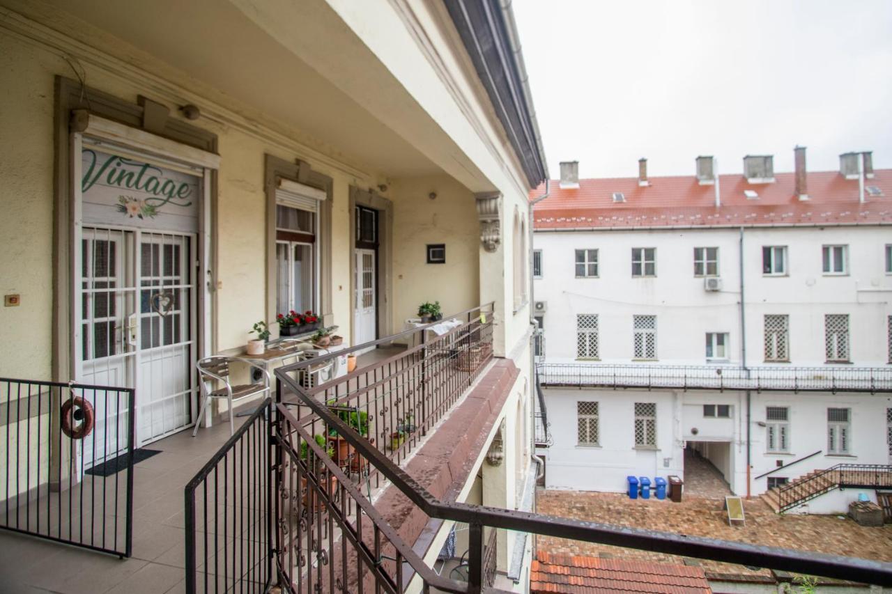 Apartment Belvarosi Vintage A Setaloutcan *