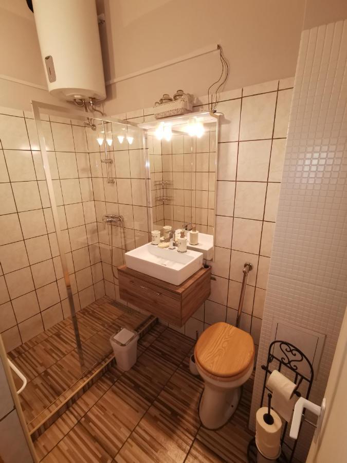 Belvarosi Vintage A Setaloutcan Apartment